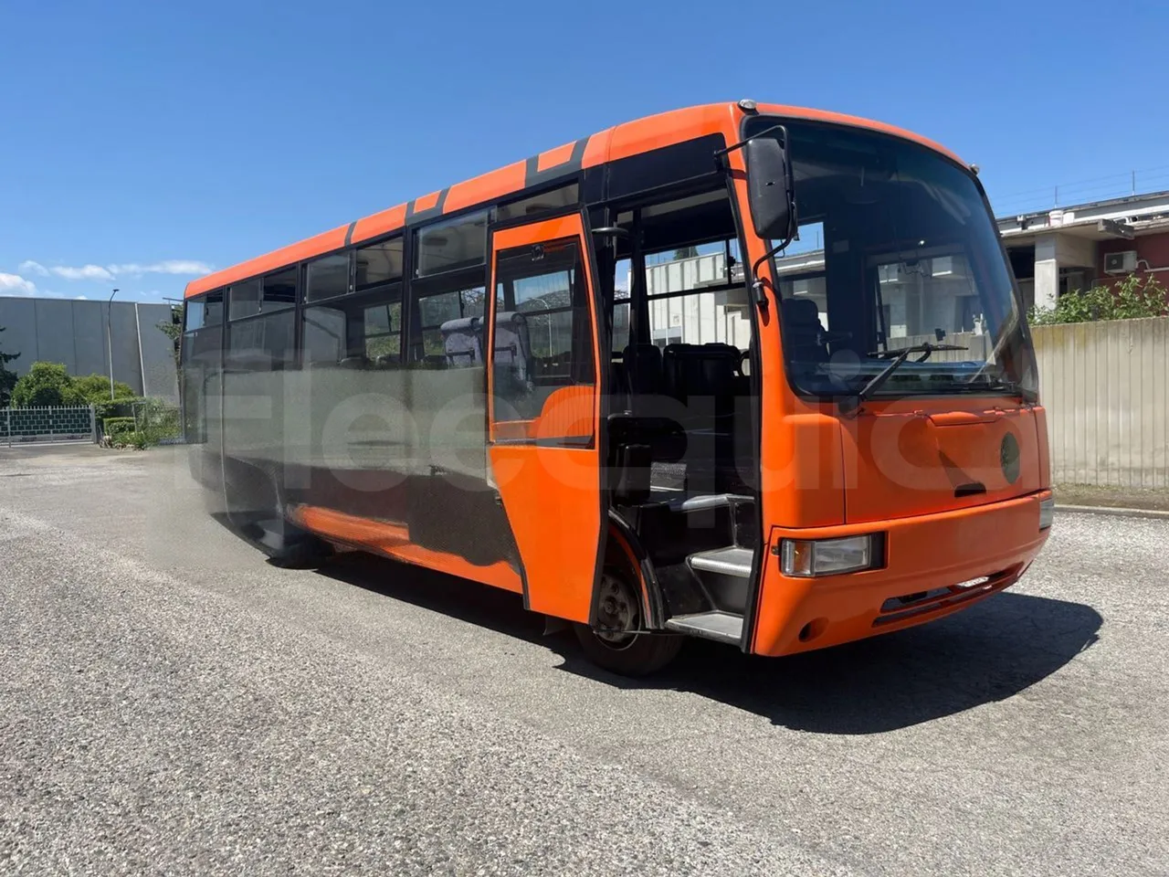 Iveco Cacciamali Tema161-2/ Euro 2 - 130 Kw - 9,195 Mt - 3/4 right front doors open