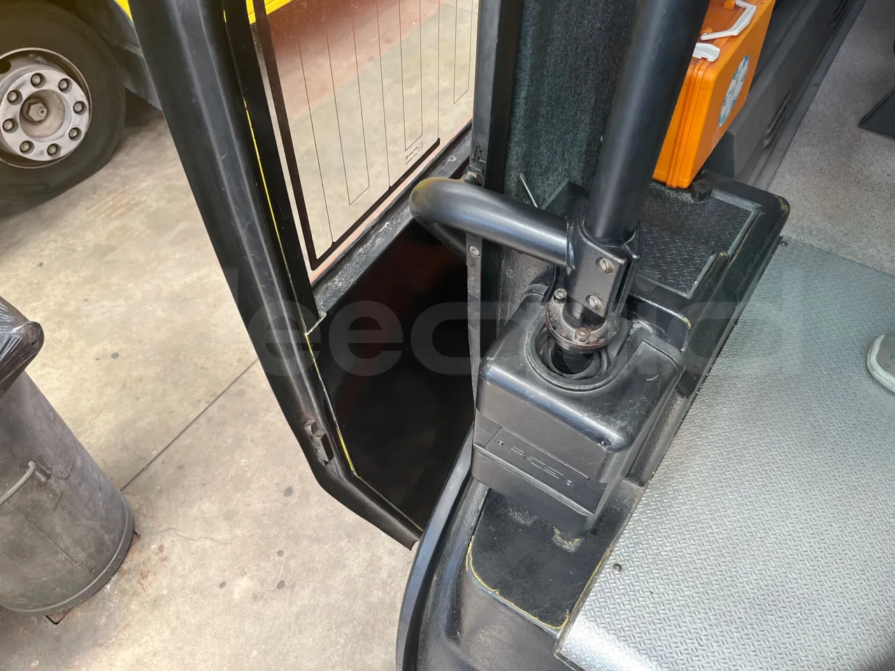 Iveco Cacciamali Tema161-2/ Euro 2 - 130 Kw - 9,195 Mt - door mechanism photo