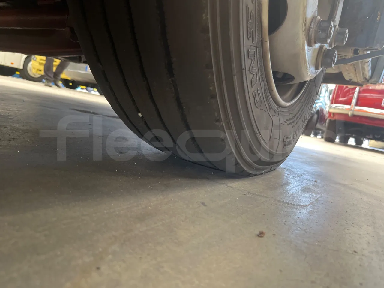Iveco Cacciamali Tema161-2/ Euro 2 - 130 Kw - 9,195 Mt - tread condition front tires right