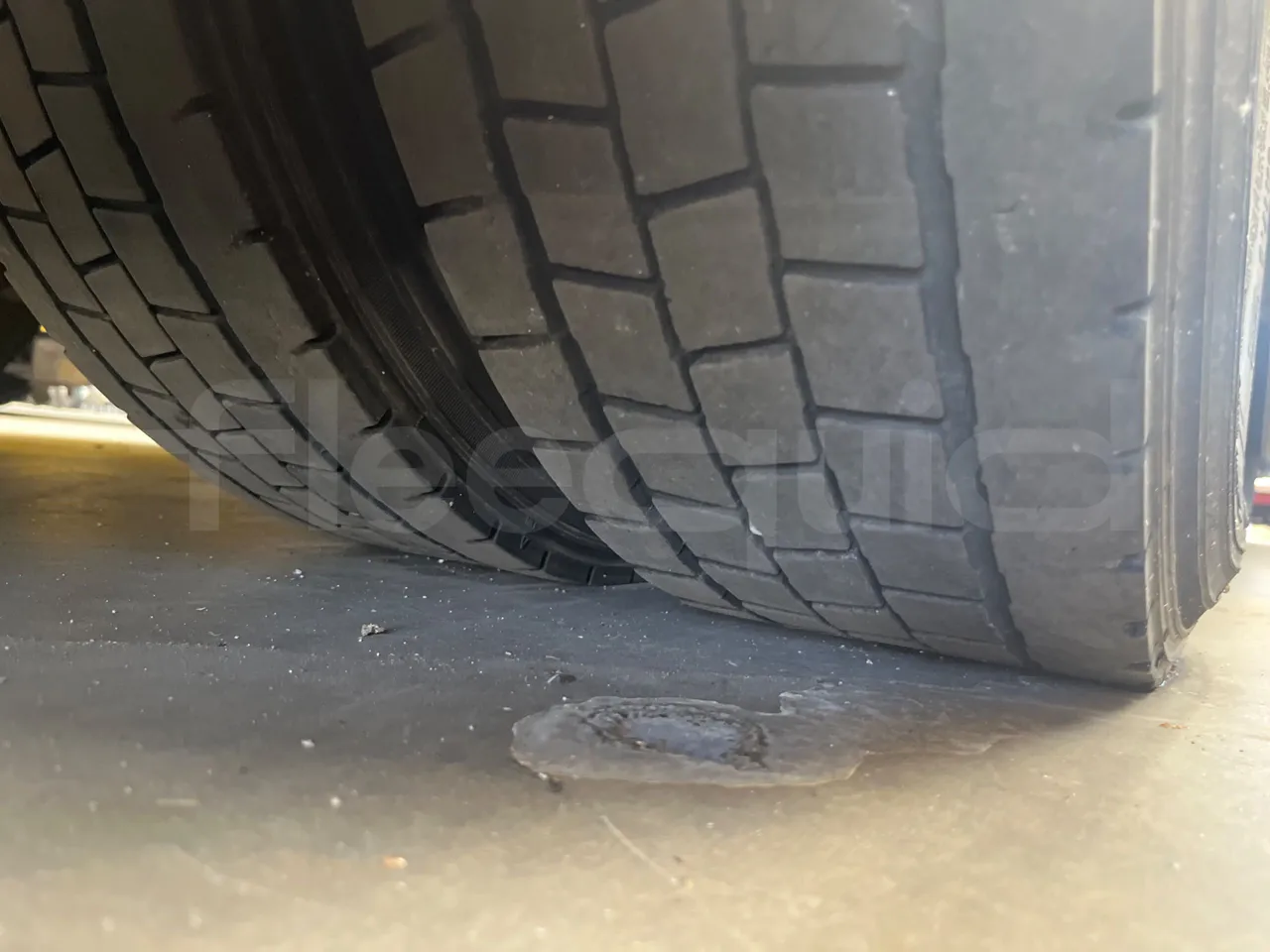 Iveco Cacciamali Tema161-2/ Euro 2 - 130 Kw - 9,195 Mt - tread condition second axle tires right