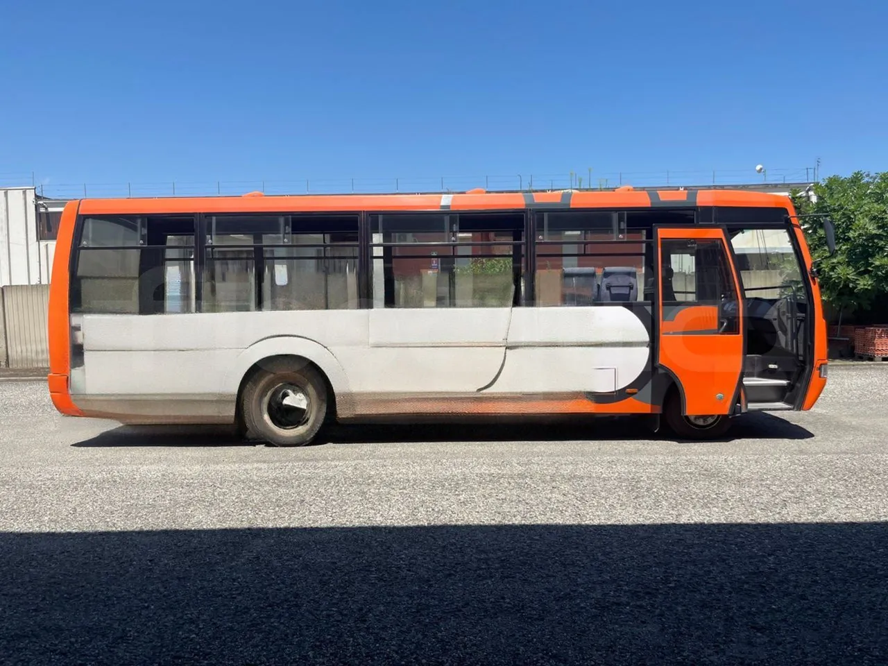 Iveco Cacciamali Tema161-2/ Euro 2 - 130 Kw - 9,195 Mt - right side doors open