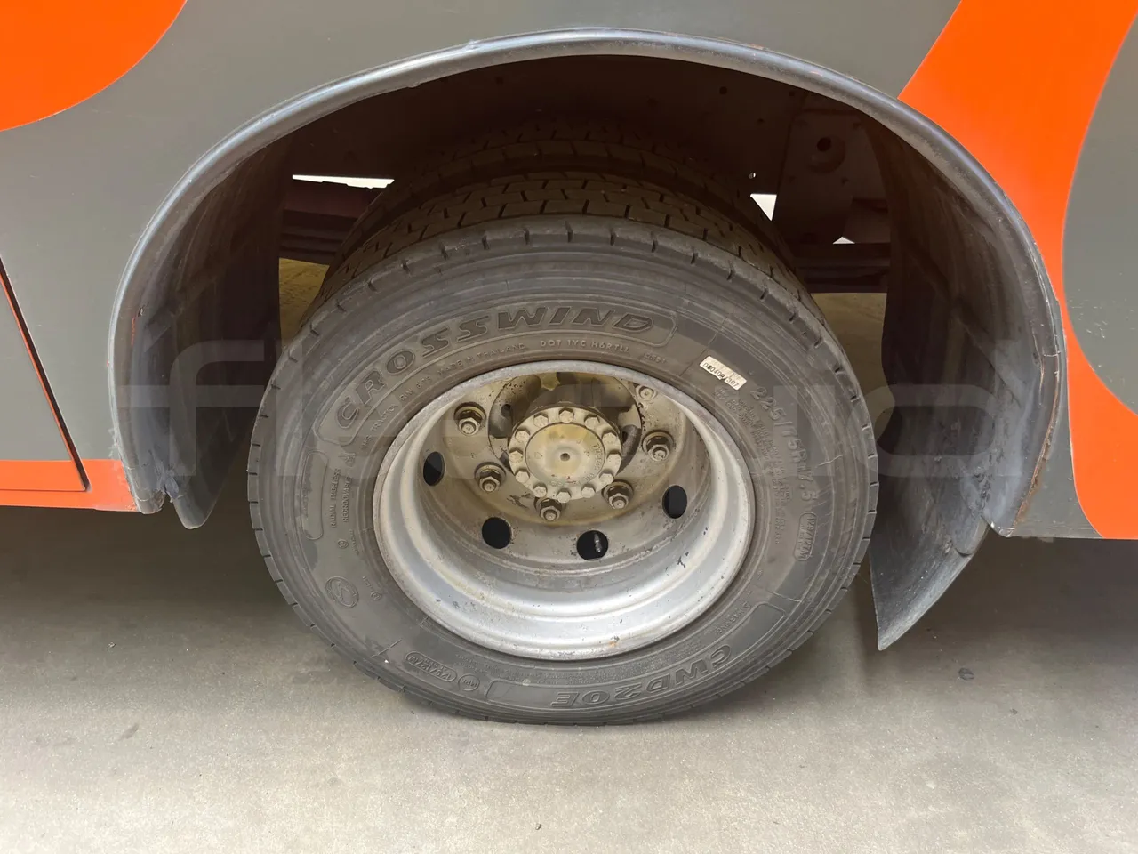 Iveco Cacciamali Tema161-2/ Euro 2 - 130 Kw - 9,195 Mt - rear left tire photo