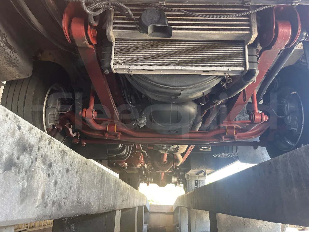 Iveco Cacciamali Tema161-2/ Euro 2 - 130 Kw - 9,195 Mt - front undercarriage from front