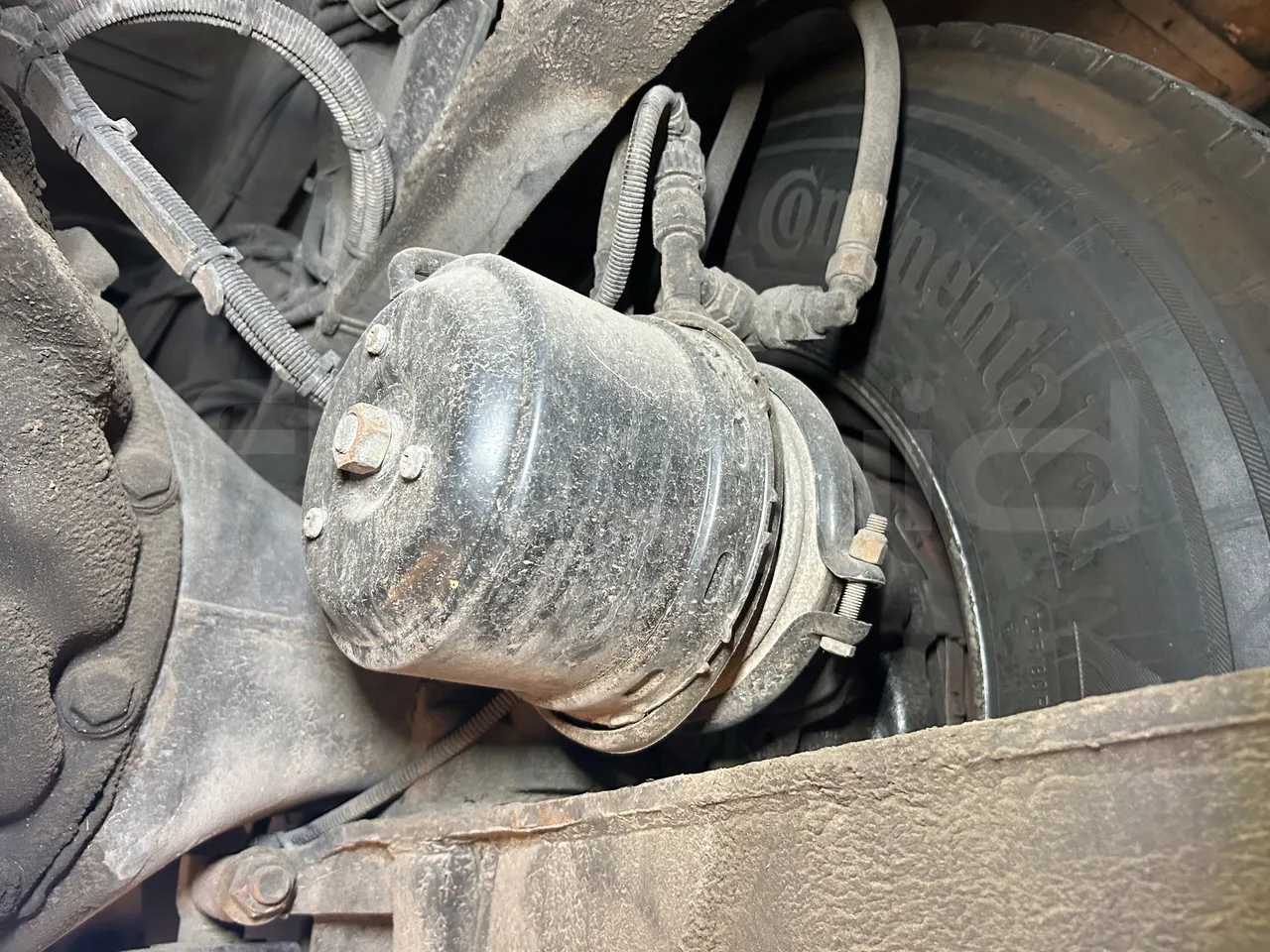 Setra S415 - Second Axle Caliper Brakes Right Side