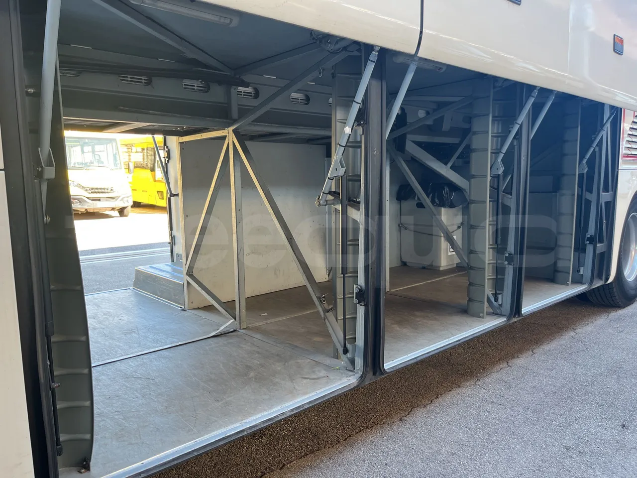 Setra S415 - Luggage