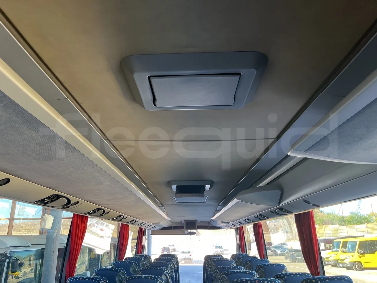 Setra S415 - Monitor