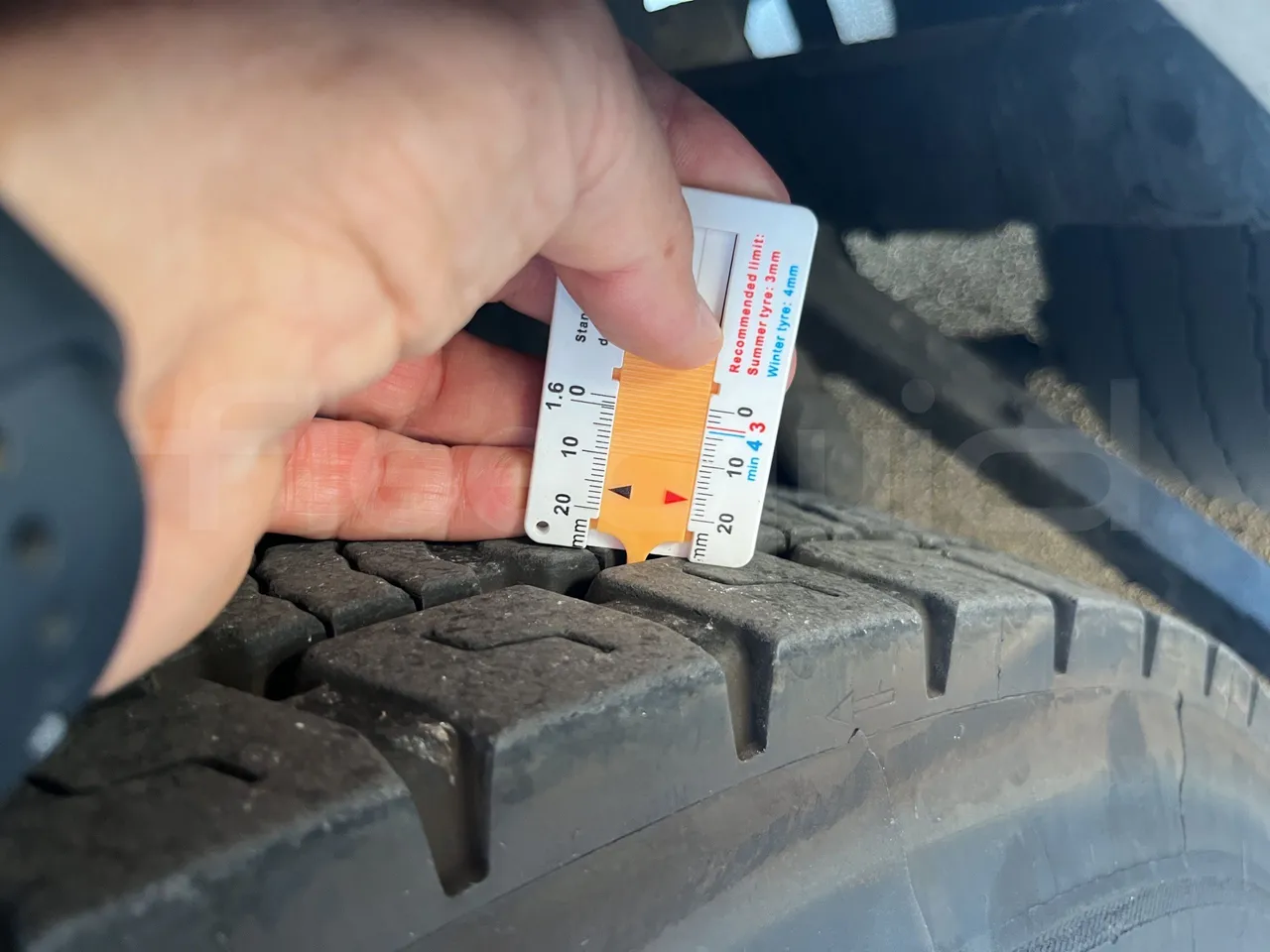 Setra S415 - Second Axle Left Side: Tyre Thickness