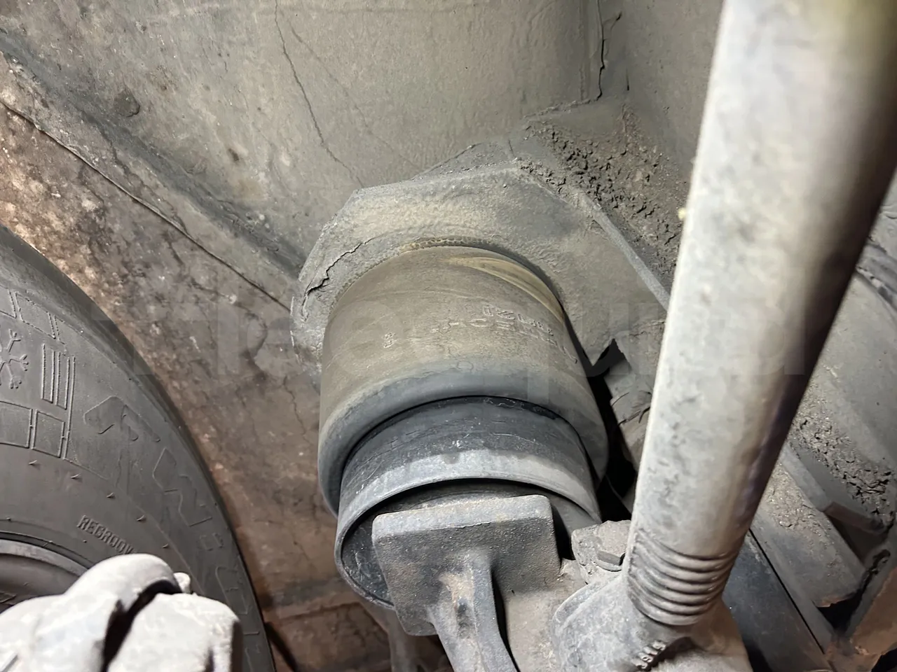 Setra S415 - Third Axle First Air Springs Left Side
