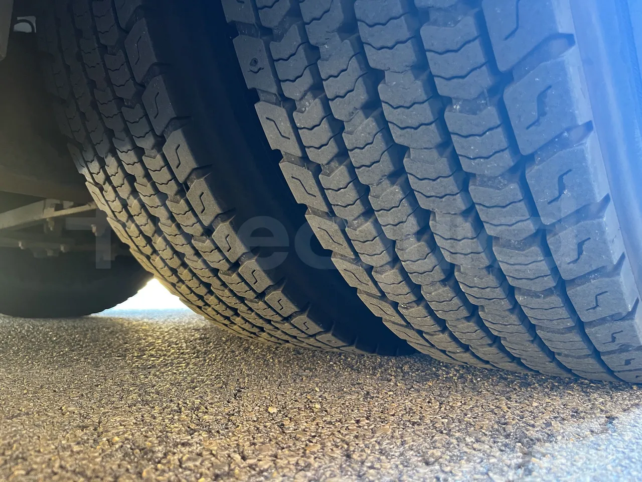 Setra S415 - Second Axle Left Side: Tyre Tread