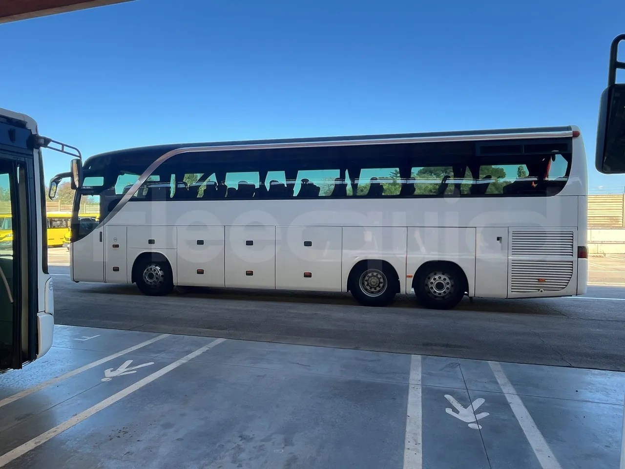 Setra S415 - Left Side