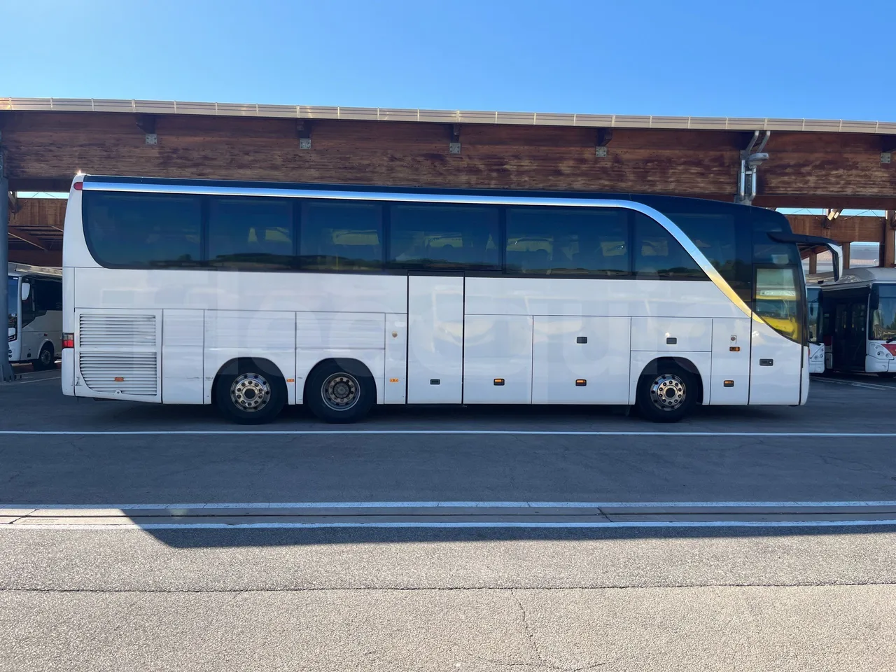 Setra S415 - Right Side