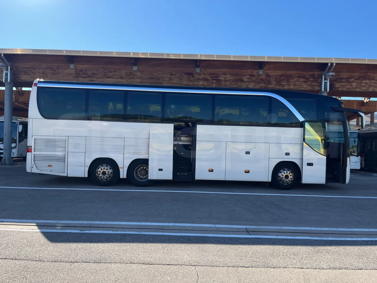 Setra S415 - Right Side Doors Open