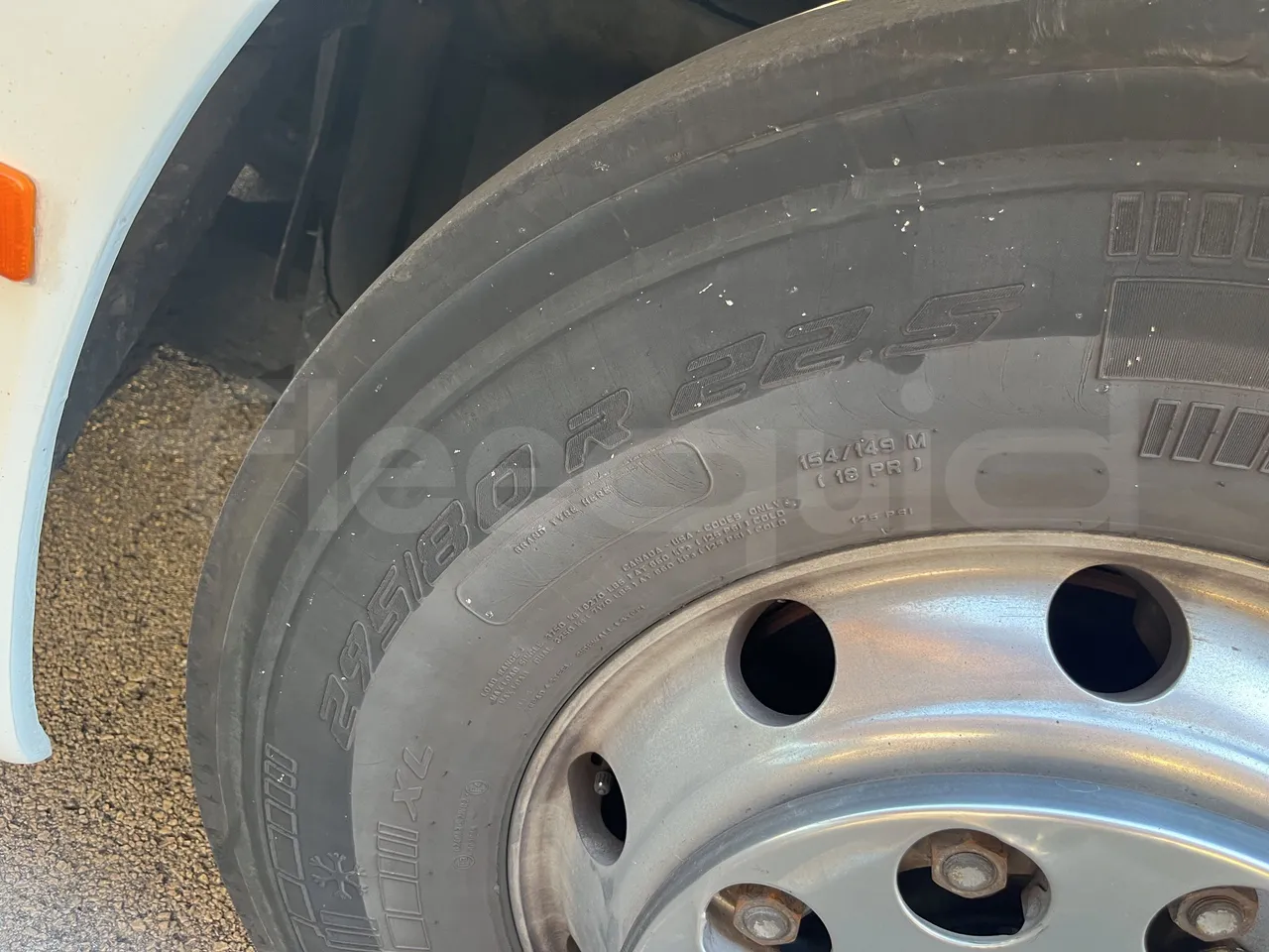 Setra S415 - Third Axle Left Side: Tyre Size