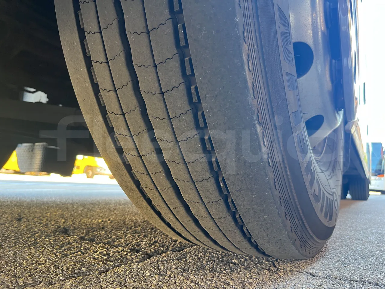 Setra S415 - First Axle Left Side: Tyre Tread
