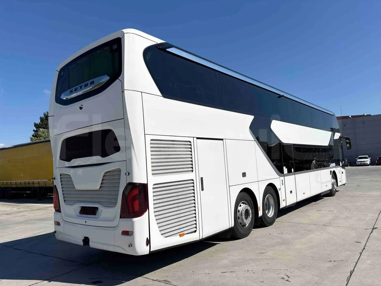 Setra S531 - 3/4 right rear doors closed