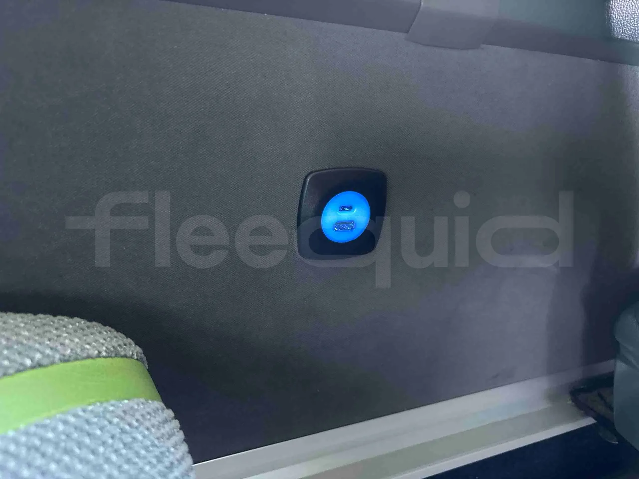 Setra S531 - usb charging detail