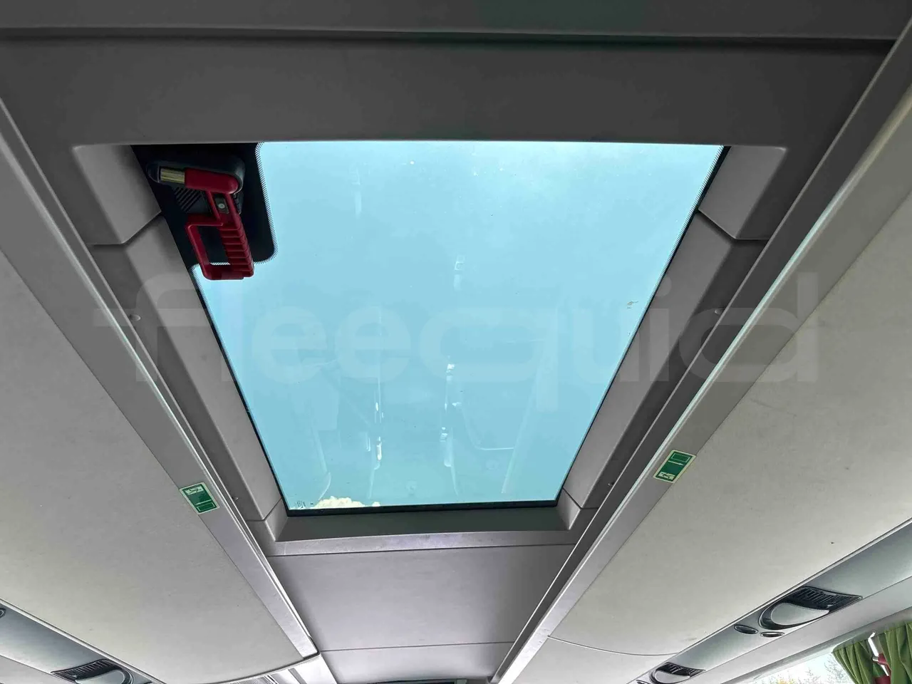 Setra S531 - roof hatch 1