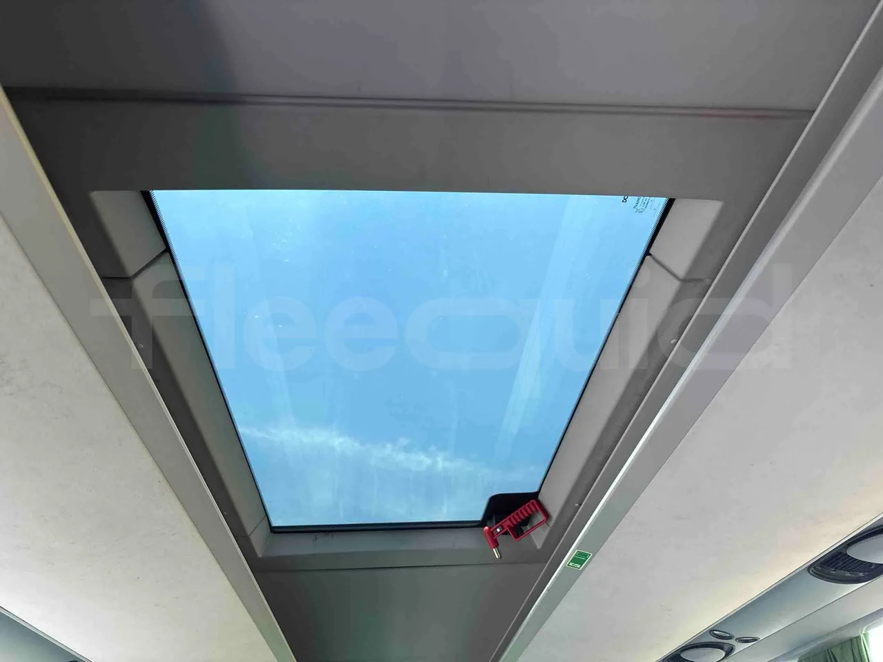 Setra S531 - roof hatch 2