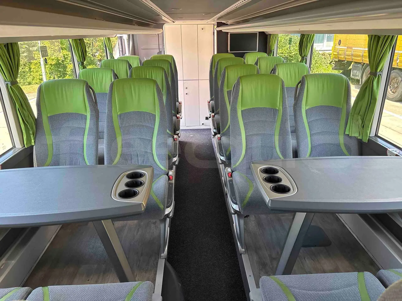 Setra S531 - reverse view middle aisle