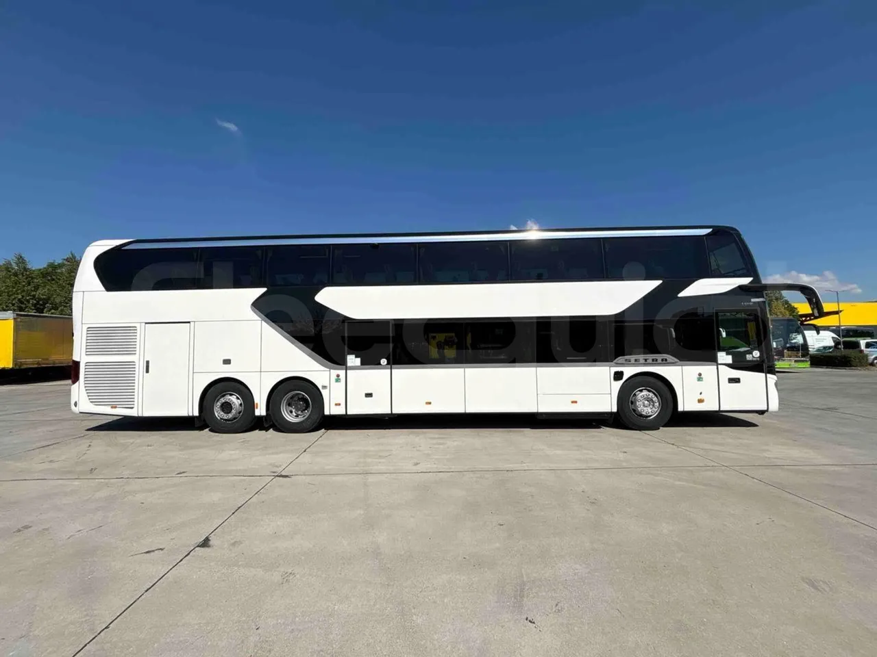 Setra S531 - right side doors closed