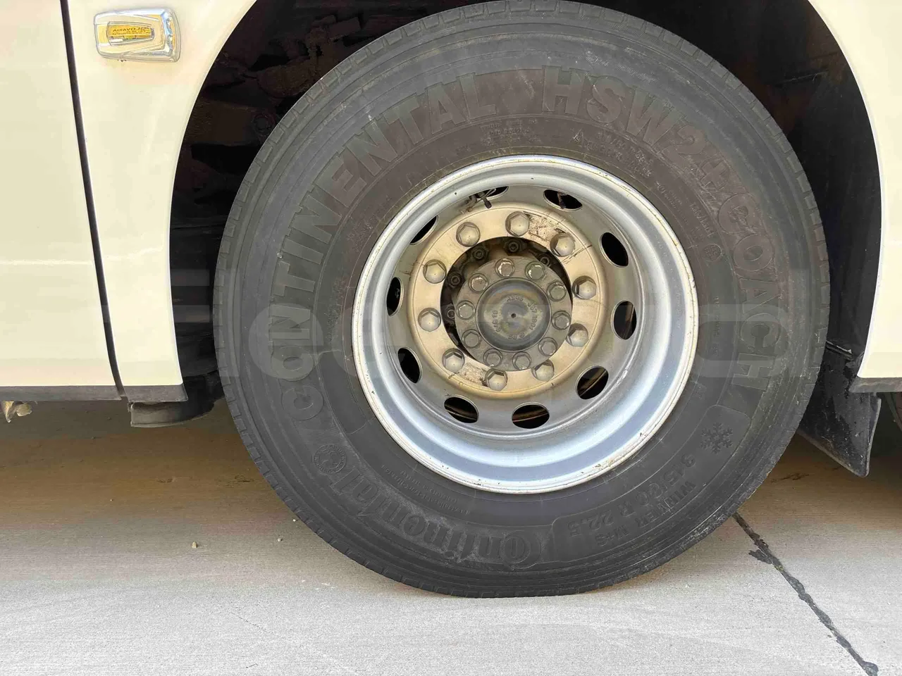 Setra S531 - rear left tire photo