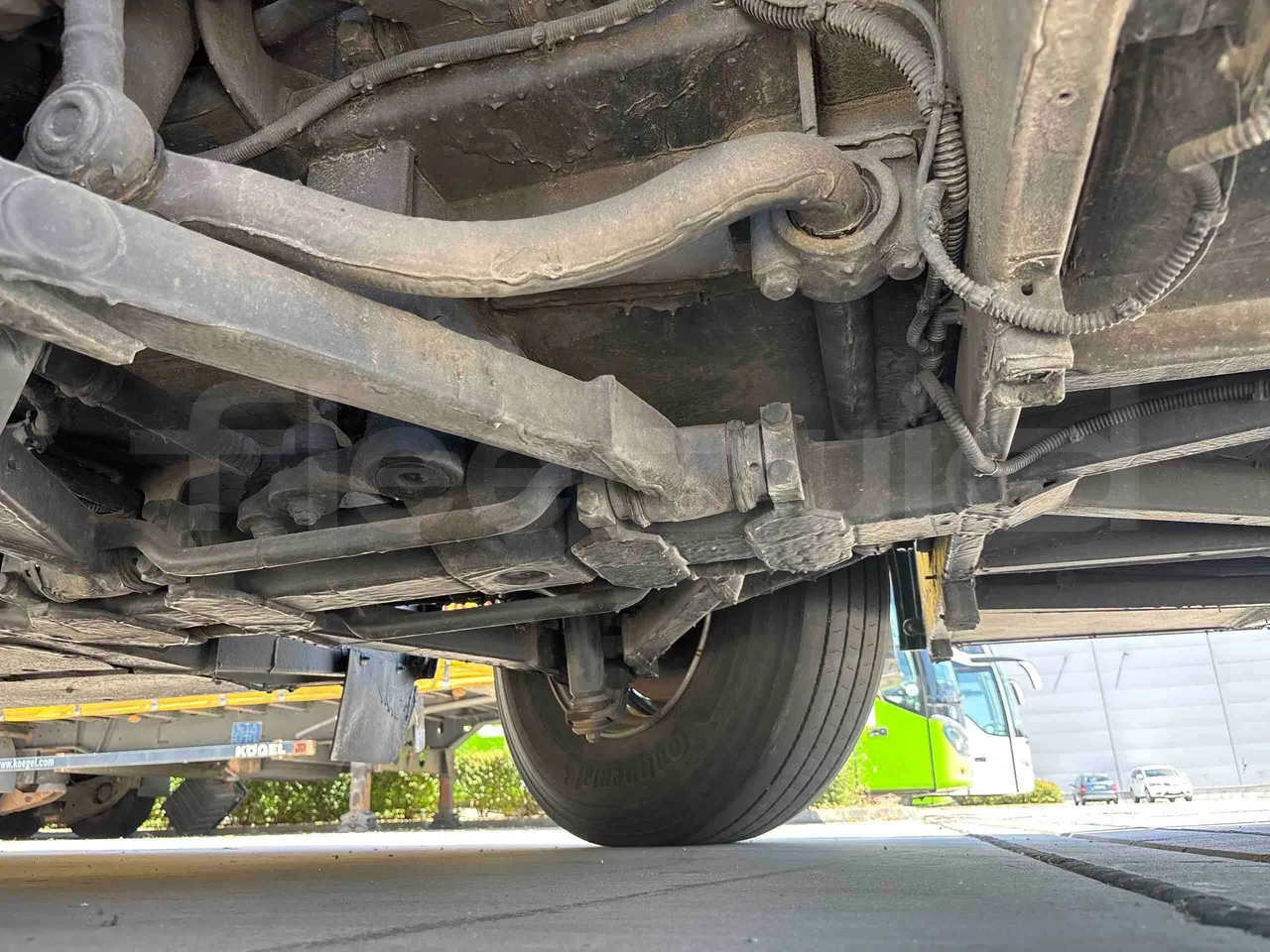 Setra S531 - front axle right side