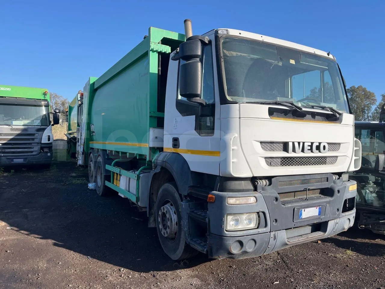 Iveco Magirus A260S/E4 - Euro5 - 243kW - 9.755mt - 3/4 right front doors open