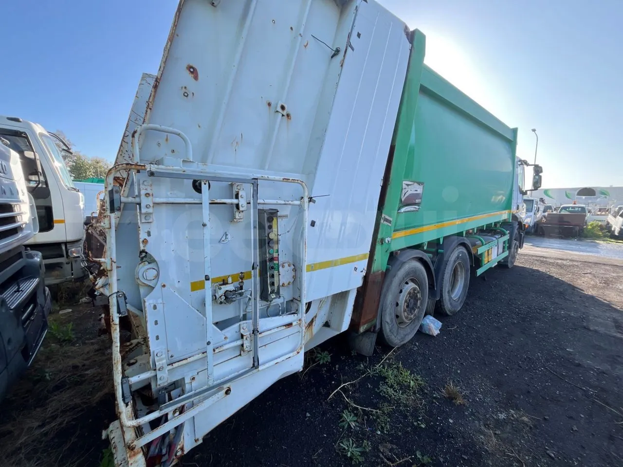 Iveco Magirus A260S/E4 - Euro5 - 243kW - 9.755mt - 3/4 right rear doors closed