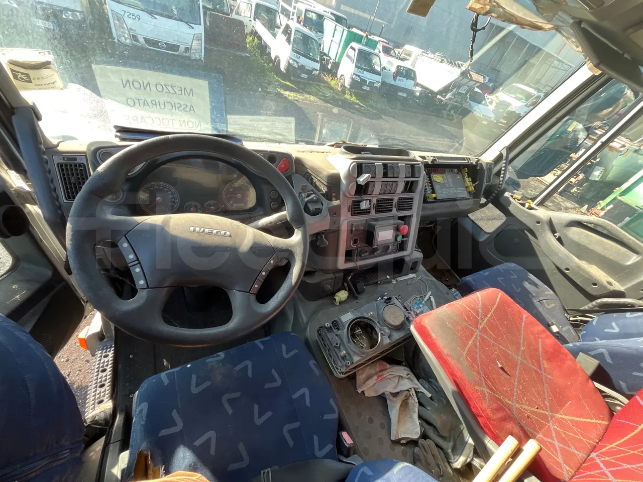 Iveco Magirus A260S/E4 - Euro5 - 243kW - 9.755mt - buttons panels on