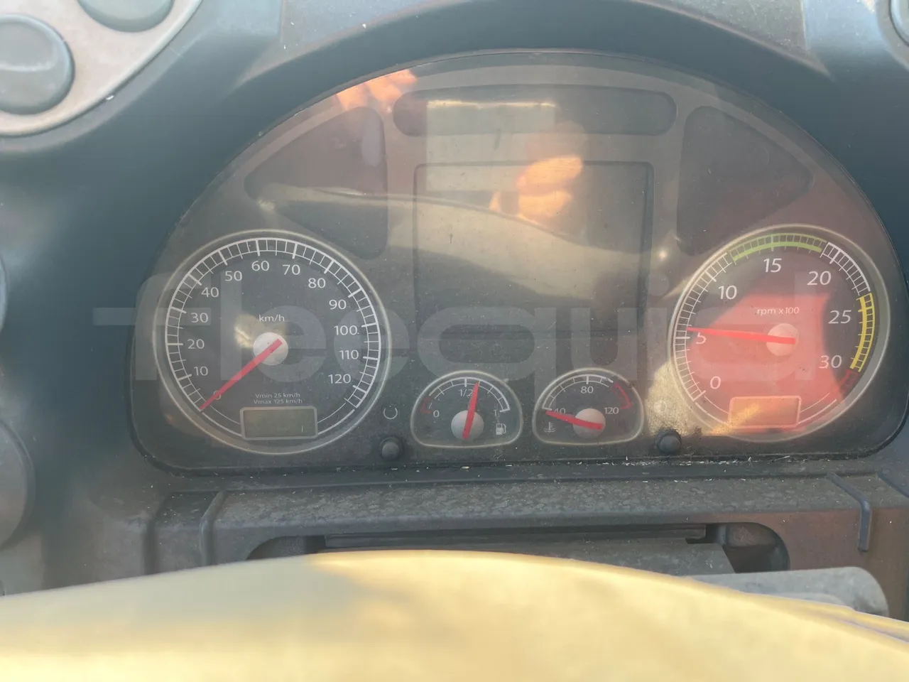 Iveco Magirus A260S/E4 - Euro5 - 243kW - 9.755mt - dashboard lights on