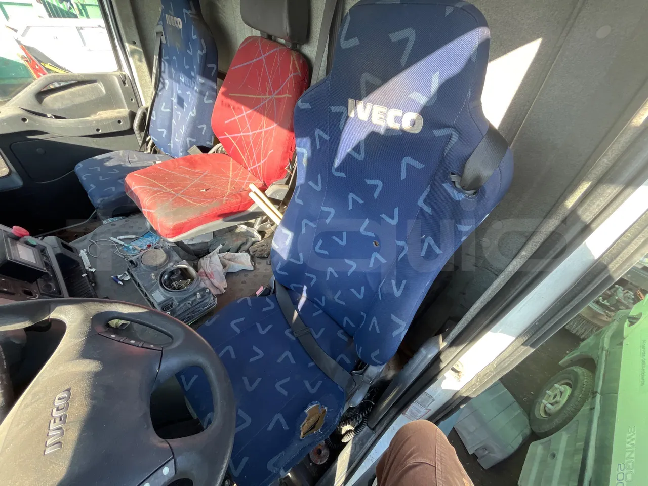 Iveco Magirus A260S/E4 - Euro5 - 243kW - 9.755mt - driver's seat photo