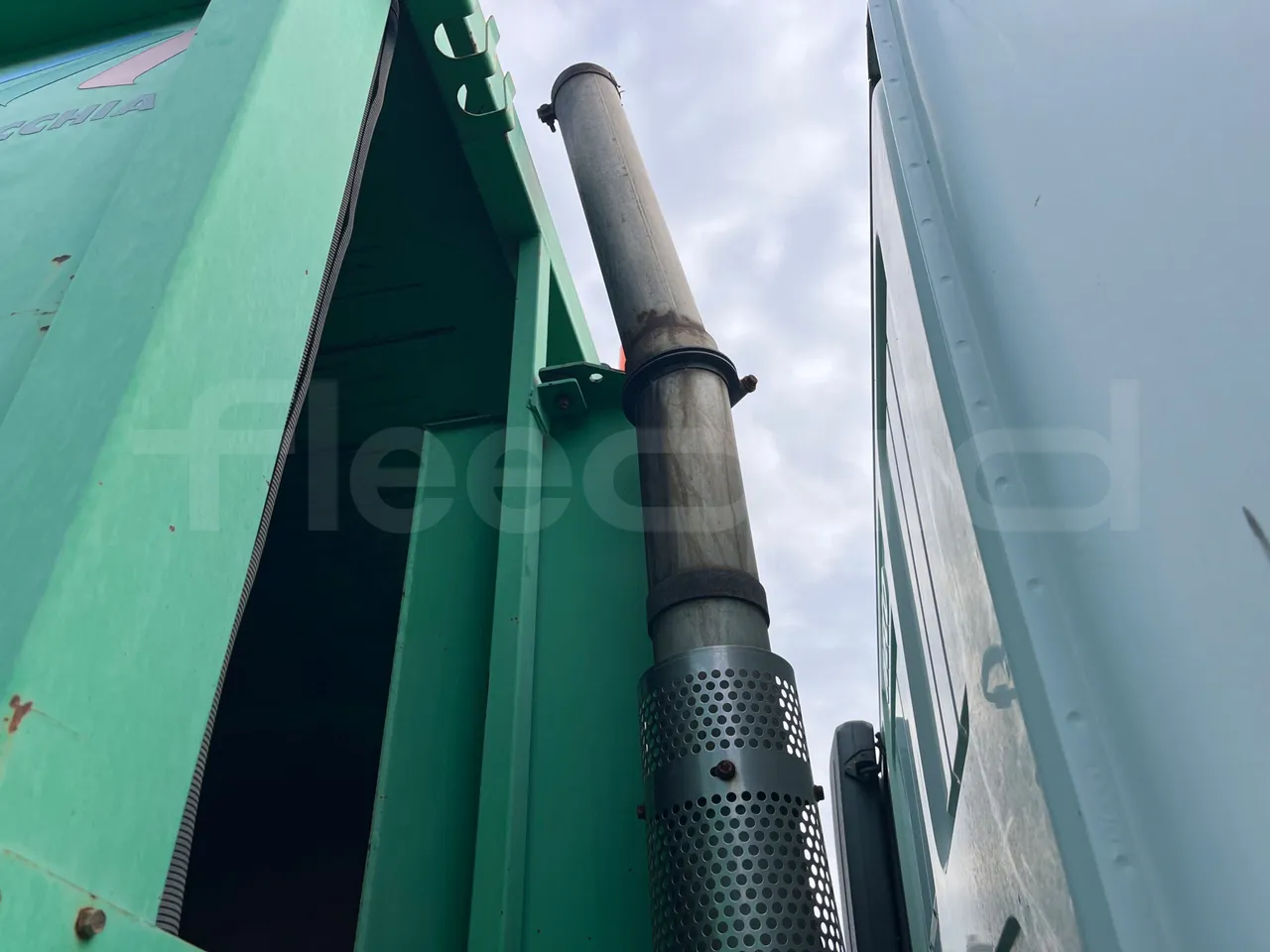 Iveco Magirus A260S/E4 - Euro5 - 243kW - 9.755mt - exhaust photo