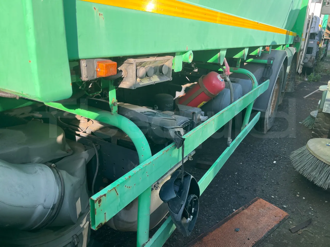 Iveco Magirus A260S/E4 - Euro5 - 243kW - 9.755mt - external compartments photo