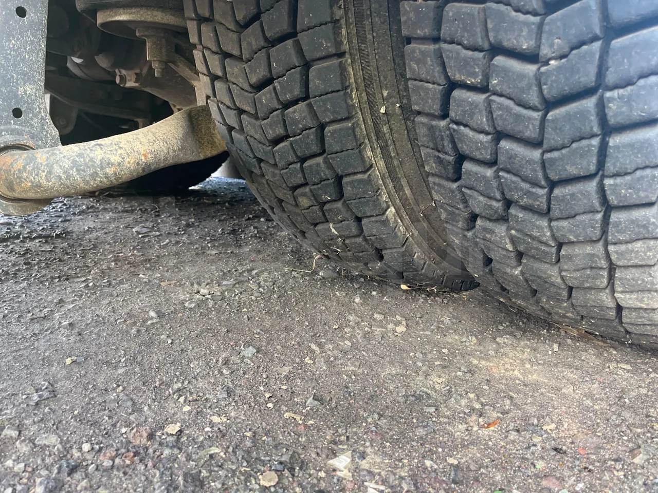 Iveco Magirus A260S/E4 - Euro5 - 243kW - 9.755mt - tread condition second axle tires left