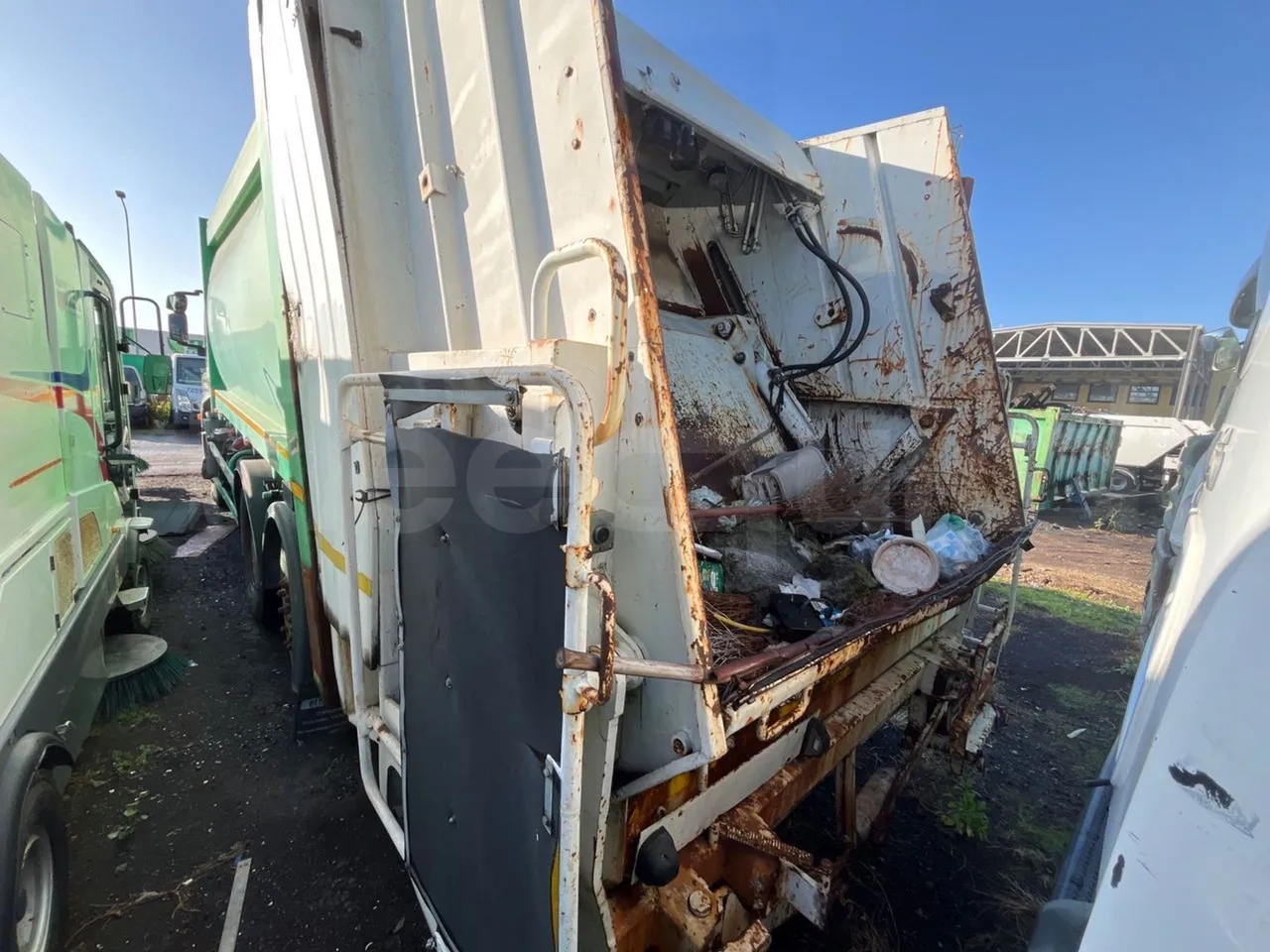 Iveco Magirus A260S/E4 - Euro5 - 243kW - 9.755mt - rear hatch closed