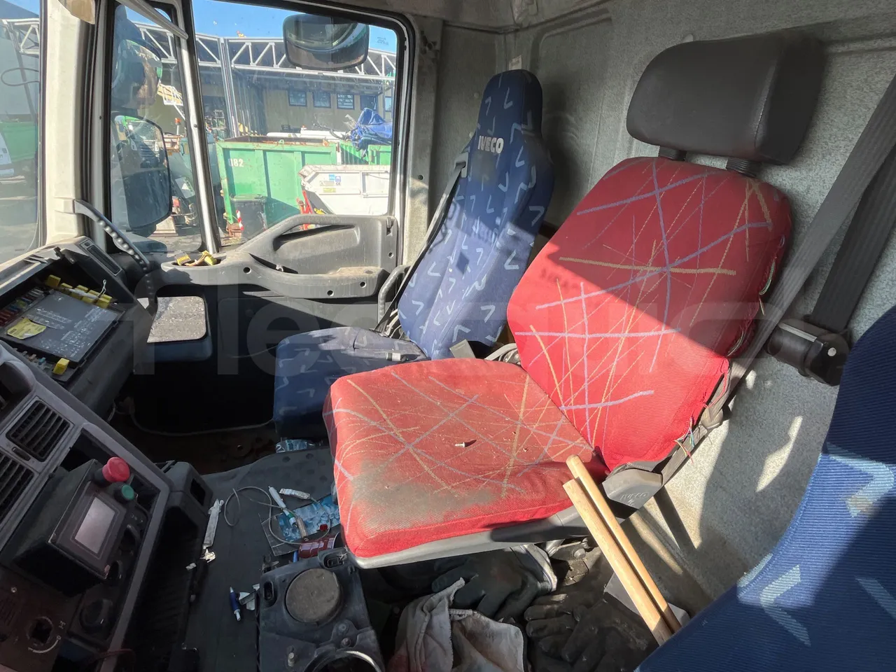 Iveco Magirus A260S/E4 - Euro5 - 243kW - 9.755mt - hostess seat photo