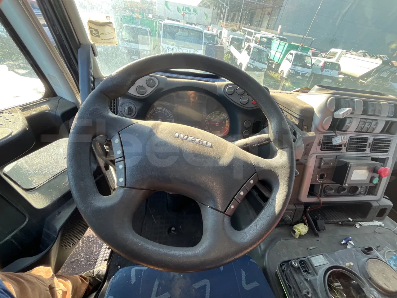 Iveco Magirus A260S/E4 - Euro5 - 243kW - 9.755mt - steering wheel photo