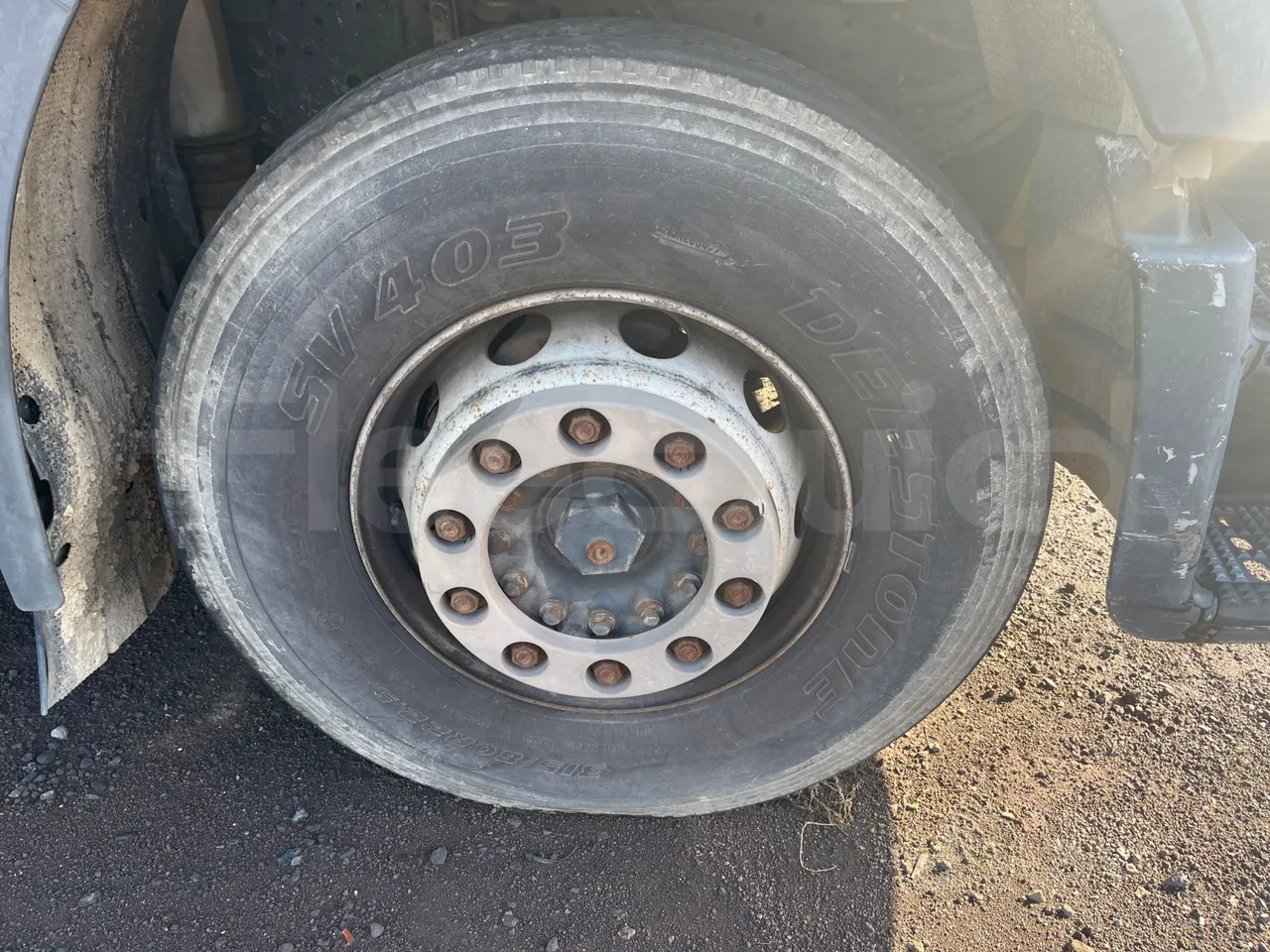 Iveco Magirus A260S/E4 - Euro5 - 243kW - 9.755mt - front left tire measurements