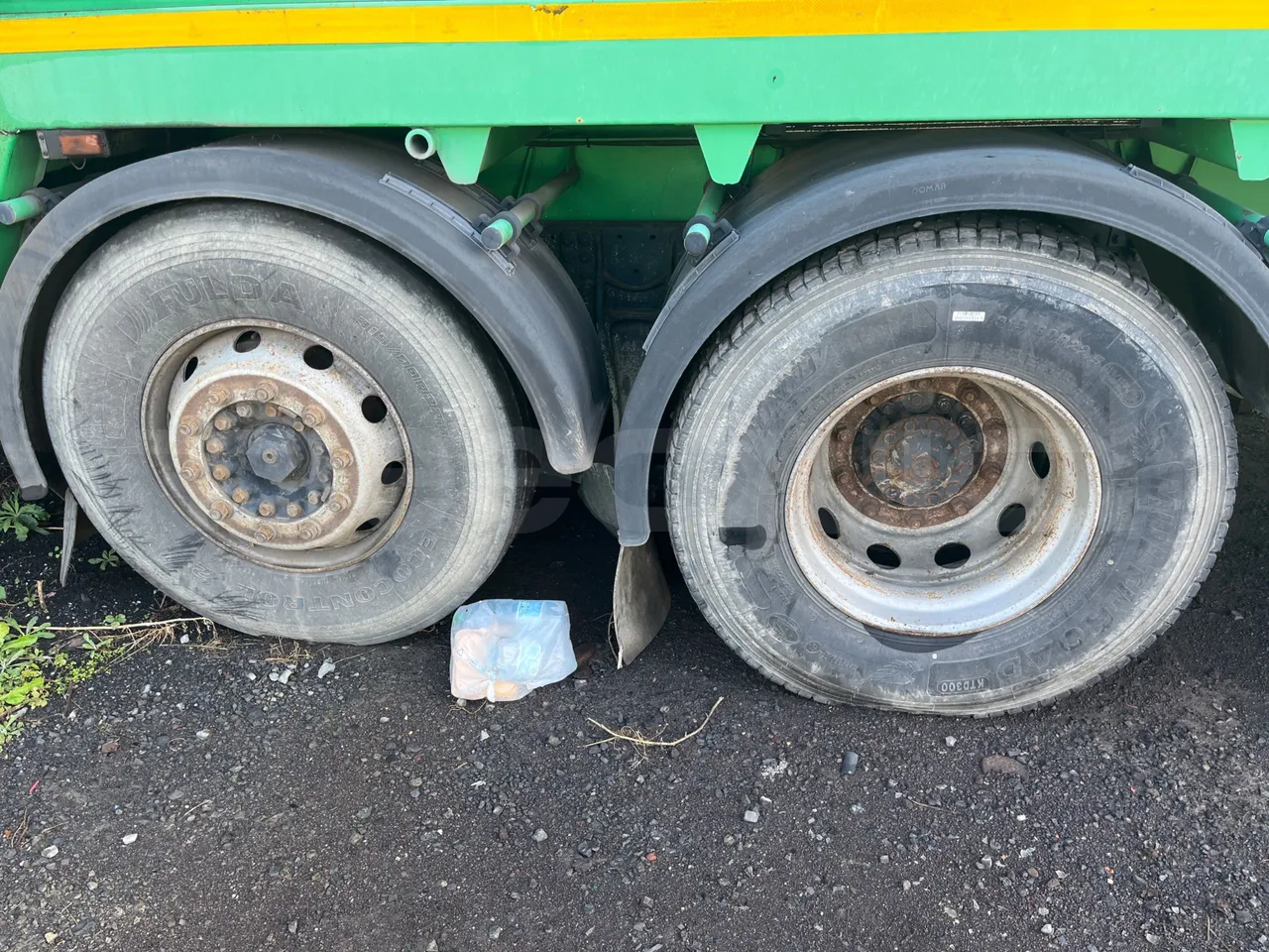 Iveco Magirus A260S/E4 - Euro5 - 243kW - 9.755mt - rear left tire photo