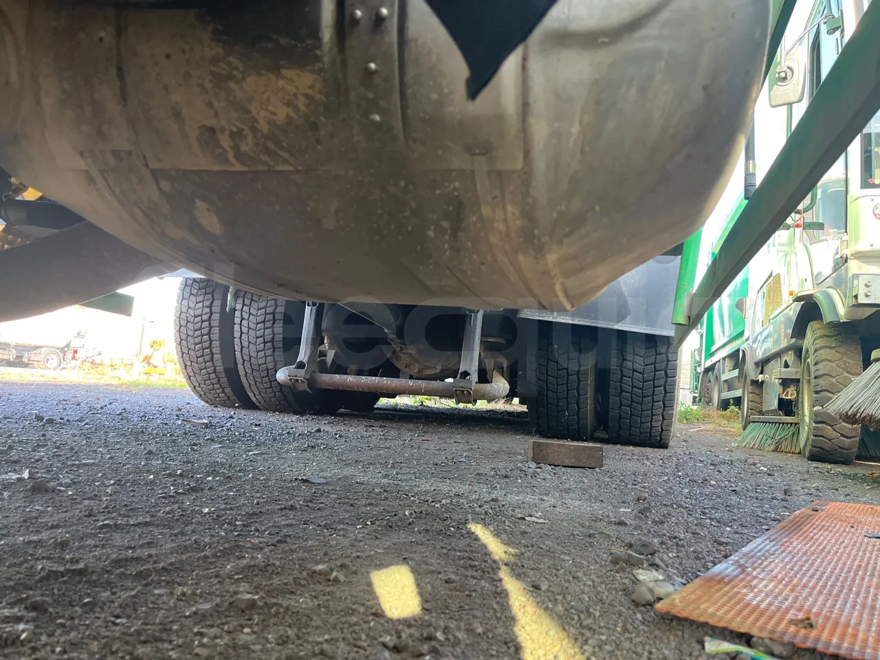 Iveco Magirus A260S/E4 - Euro5 - 243kW - 9.755mt - central undercarriage photo