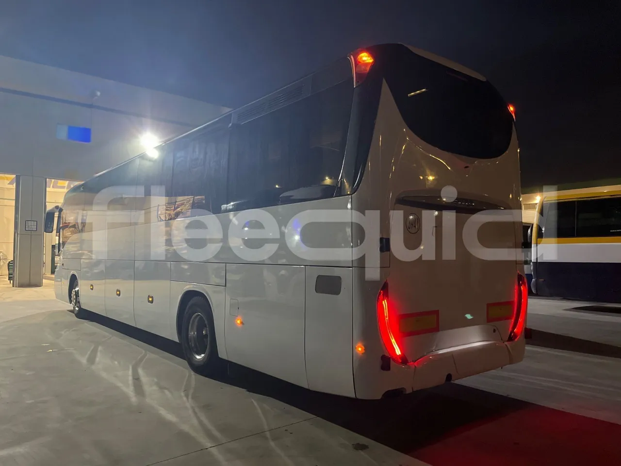 Iveco Magelys - 3/4 Rear Left Side