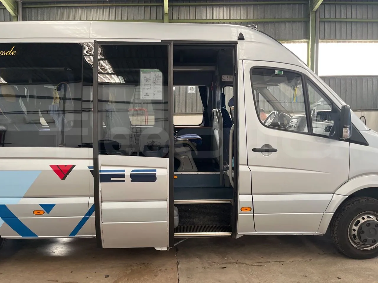 Mercedes-Benz Sprinter 518 CDI - EUR4/135Kw/7.34 Mt - front door 1 open