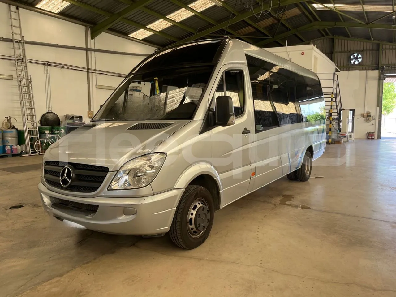 Mercedes-Benz Sprinter 518 CDI - EUR4/135Kw/7.34 Mt - 3/4 front left (mandatory for bus to scrap)