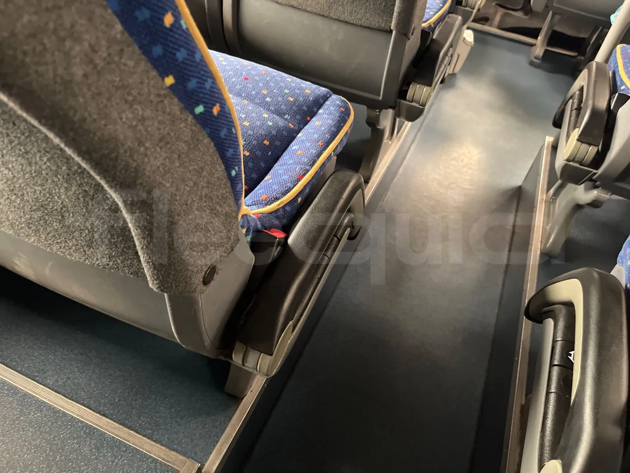 Mercedes-Benz Sprinter 518 CDI - EUR4/135Kw/7.34 Mt - armrest detail photo