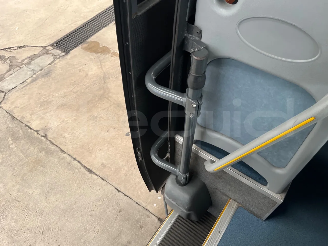 Mercedes-Benz Sprinter 518 CDI - EUR4/135Kw/7.34 Mt - door mechanism photo