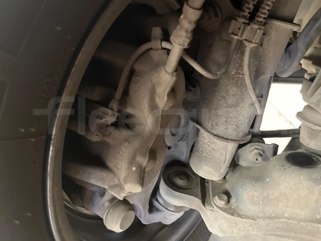Mercedes-Benz Sprinter 518 CDI - EUR4/135Kw/7.34 Mt - front brake calipers left