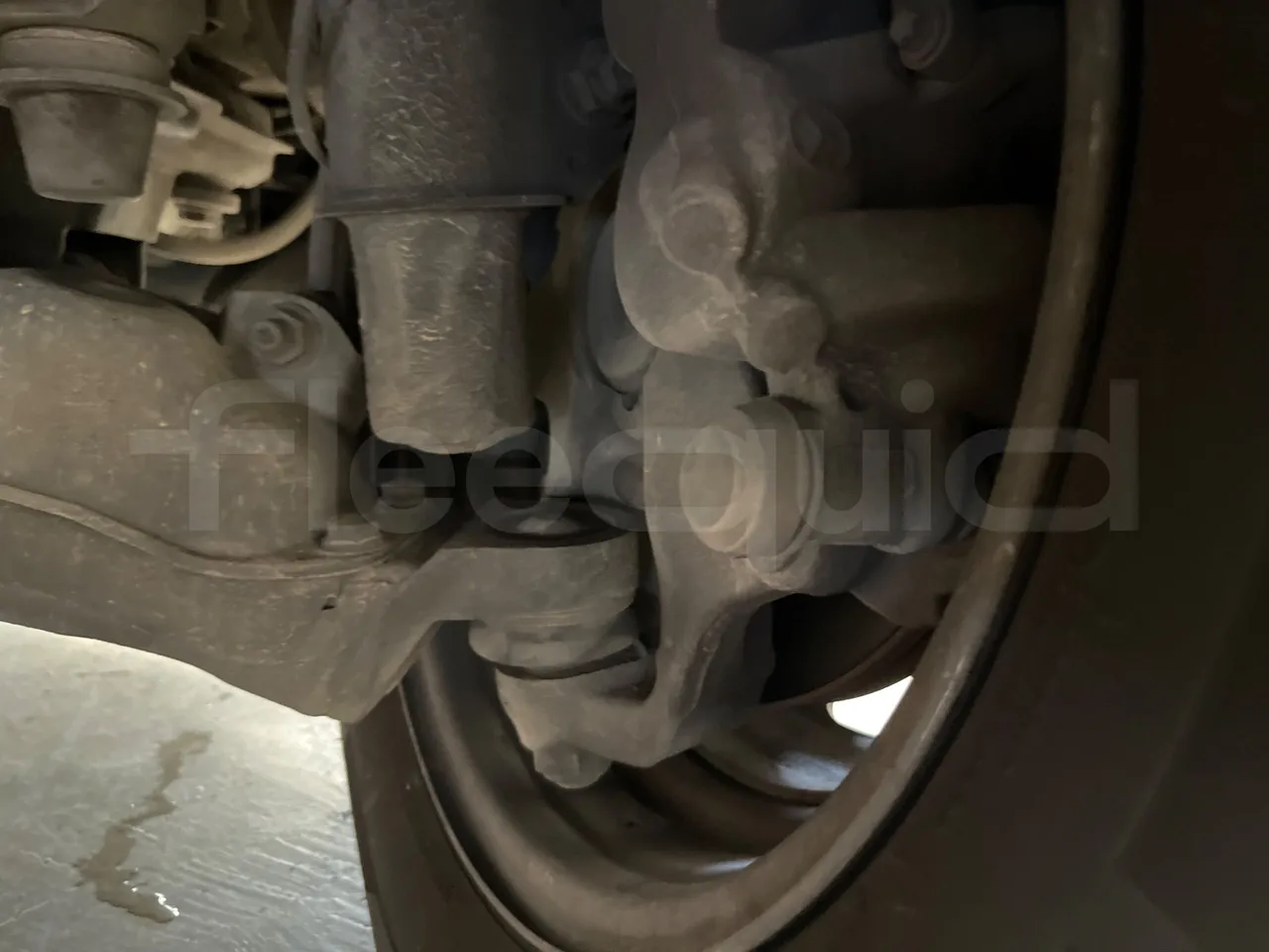 Mercedes-Benz Sprinter 518 CDI - EUR4/135Kw/7.34 Mt - front brake calipers right