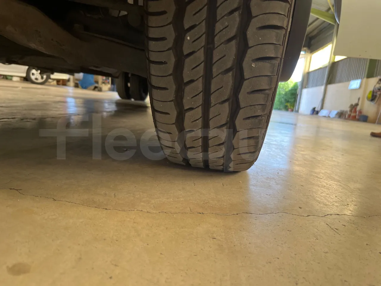 Mercedes-Benz Sprinter 518 CDI - EUR4/135Kw/7.34 Mt - tread condition front tires right