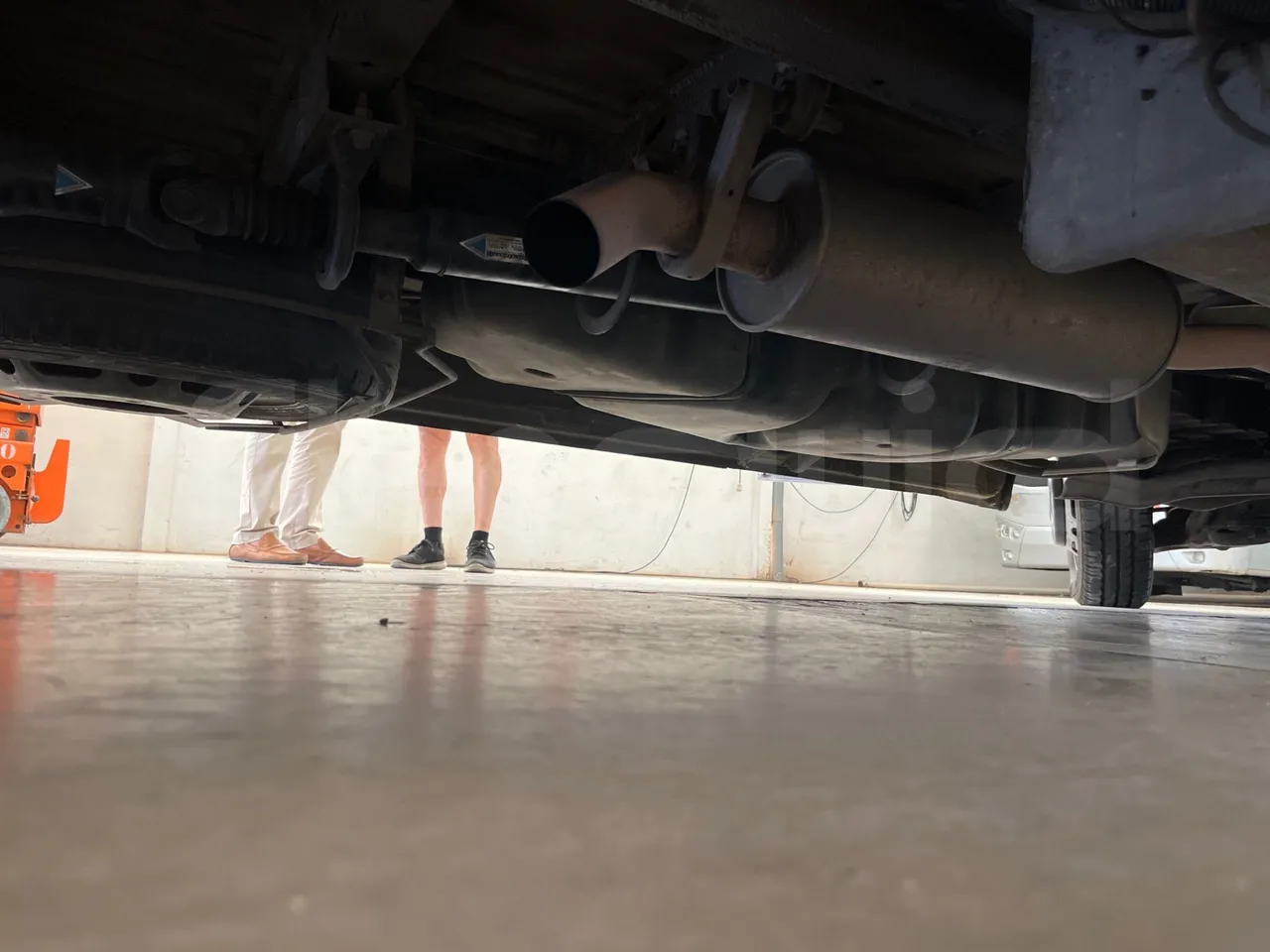 Mercedes-Benz Sprinter - axel 3 shock absorbers 1 left