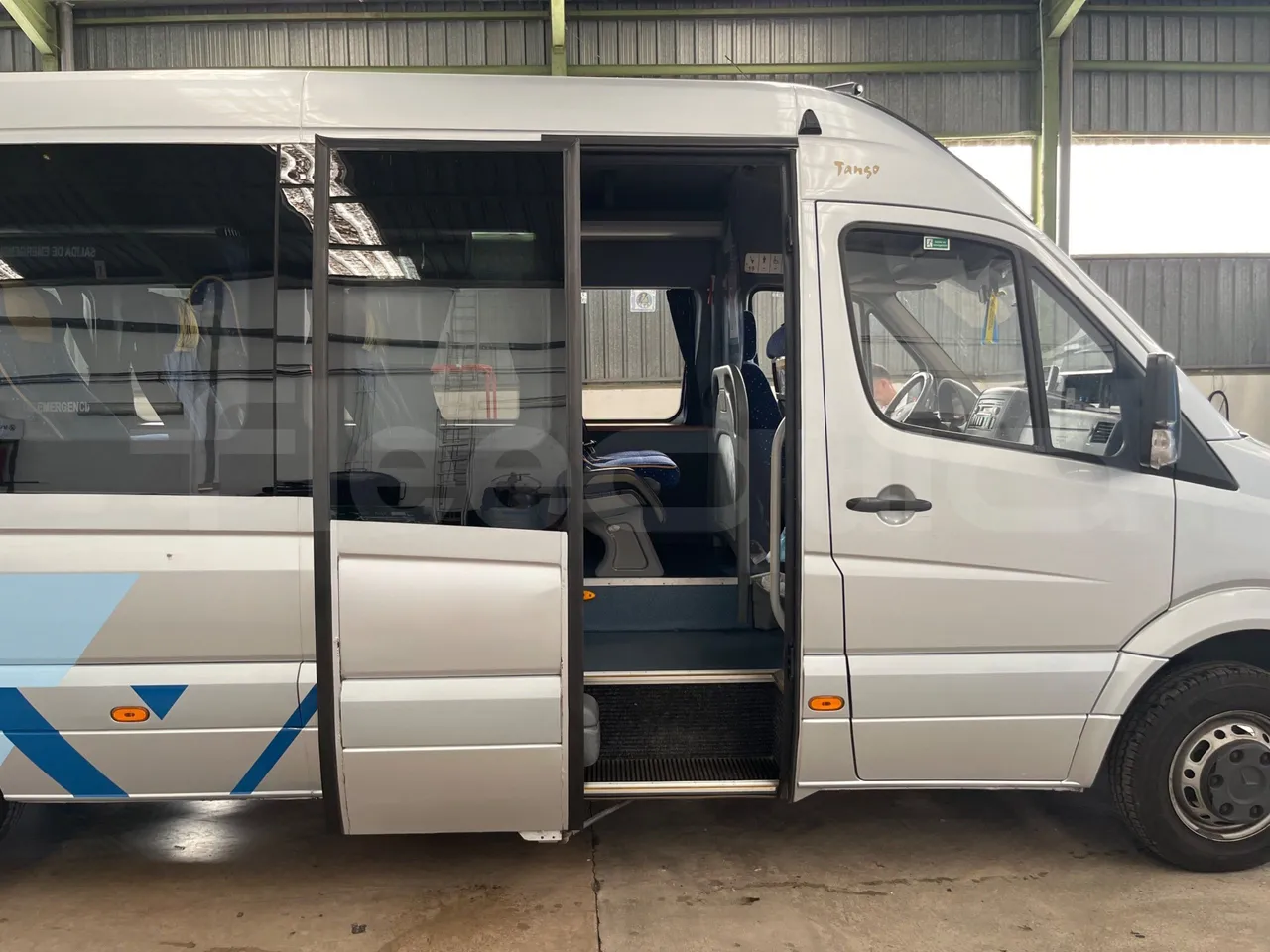 Mercedes-Benz Sprinter - under carpet photo